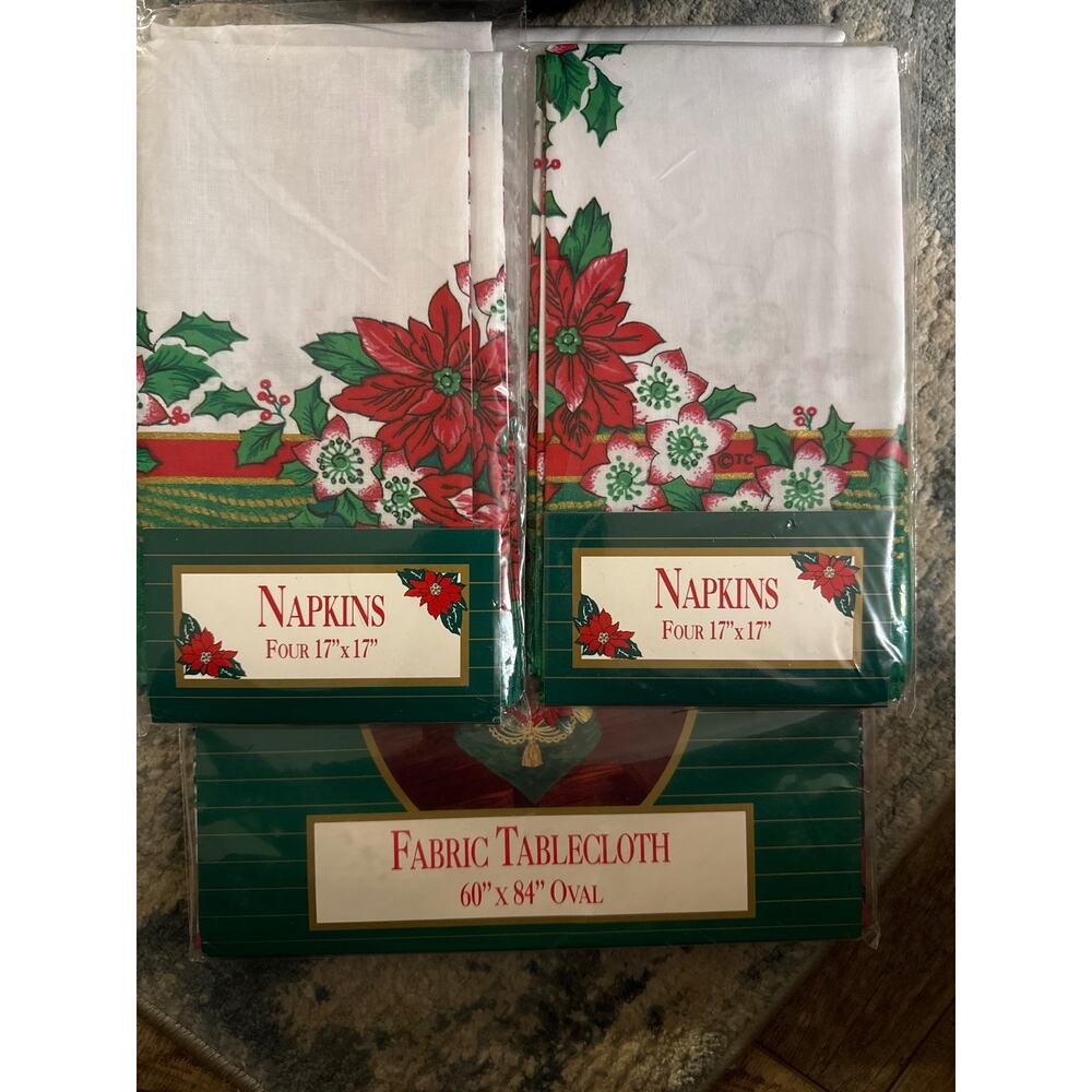 Fabric Table cloth 60 x 84 oval &‎ 8 Napkins17x 17 Christmas poinsettias.
